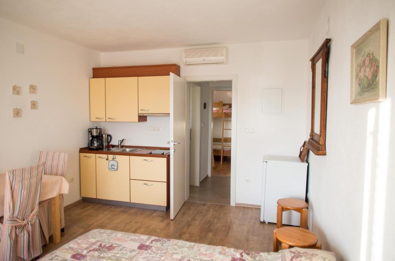 Milica Garden Apartman Prvic Sepurine Kültér fotó